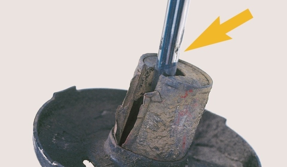 Why Are My Shocks Leaking And How To Fix Them? Mechanic Place